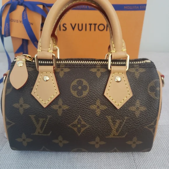 LV 2022 Nano Speedy model w/ detachable strap - Picture 5 of 16